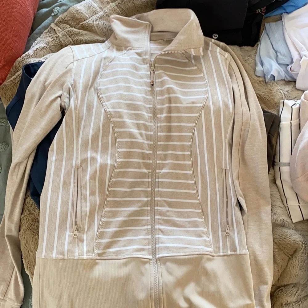 Lululemon long length striped zip up tan white 10 - Picture 3 of 8